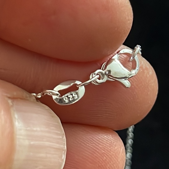 Round cut simulated diamond drop pendant necklace - Picture 4 of 8